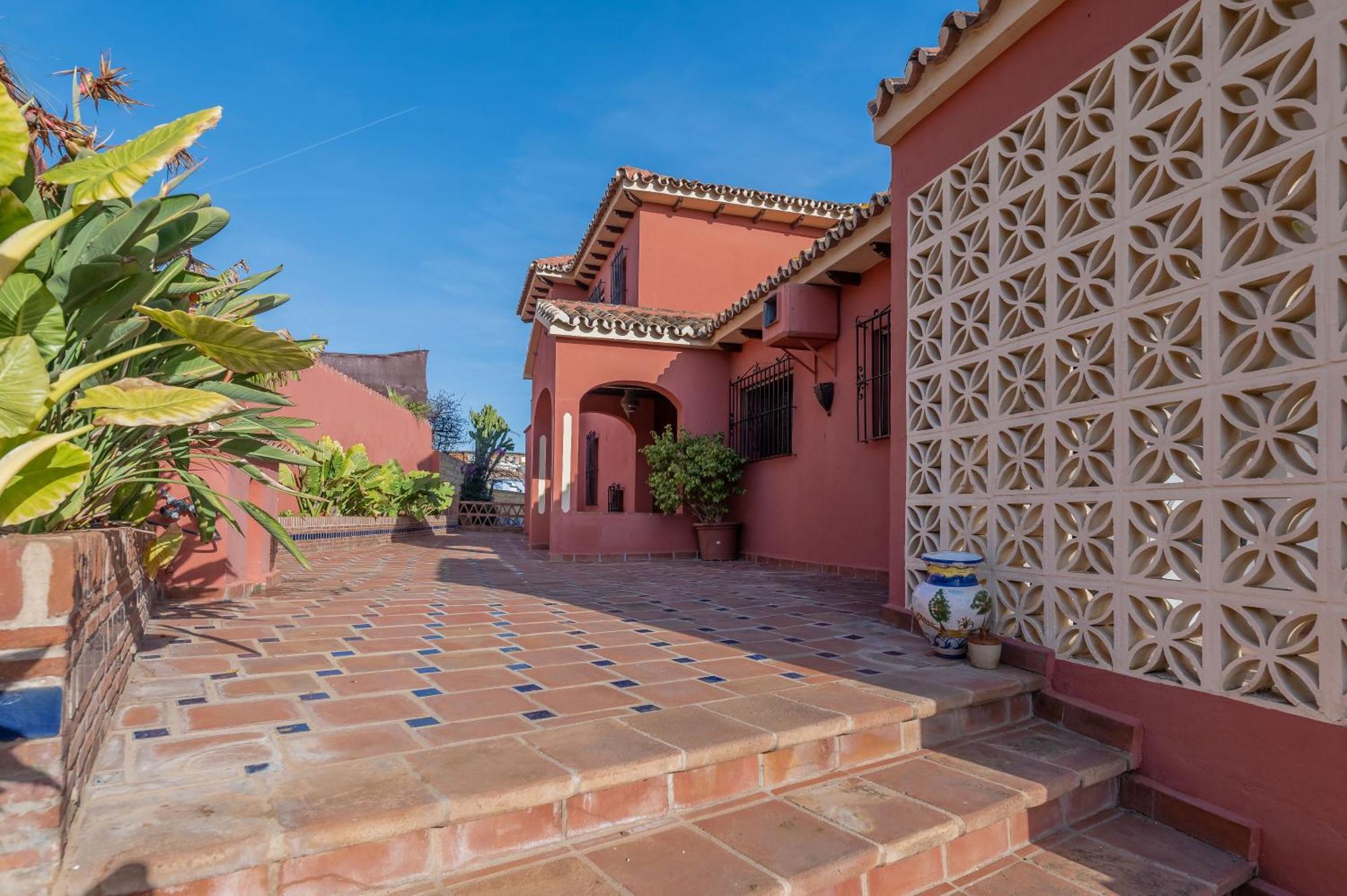 Classic 5 Bdrm Andalucian W Pool & Sea View Apartamento